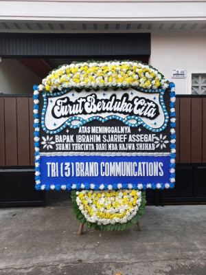 Papan Bunga Duka di Tiflen